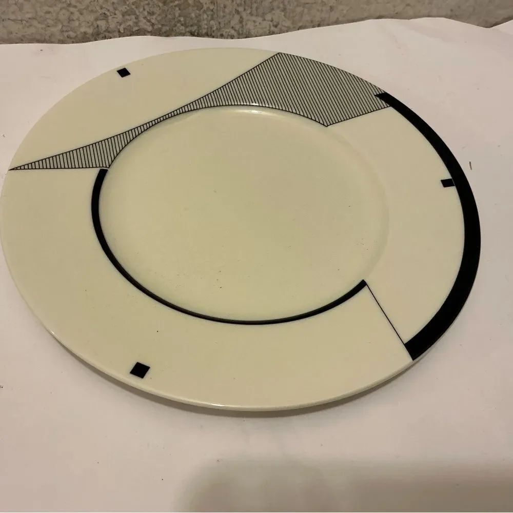 Mikasa Angles Round Chop salad plate 8.5”